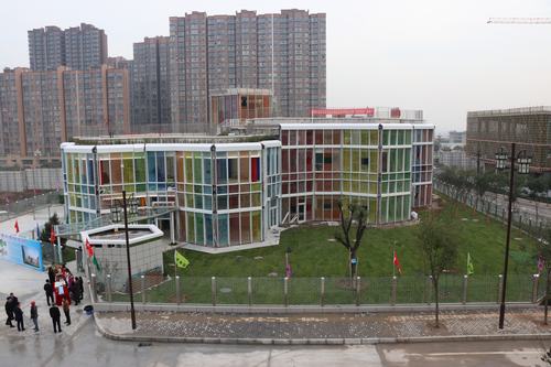 渭南市領(lǐng)導(dǎo)率團觀摩澄合分公司渭南西交康橋雙語幼兒園項目